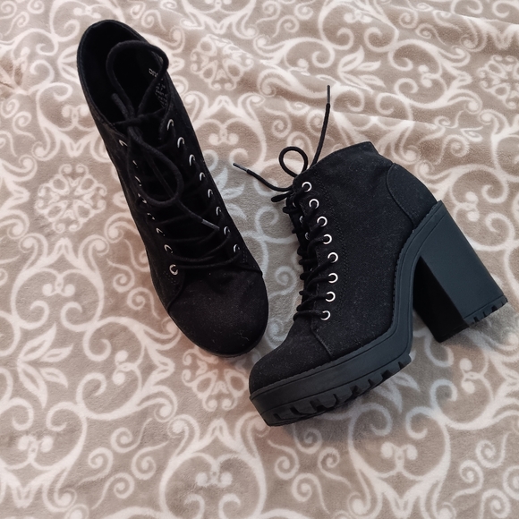 Boots size 7 - Picture 3 of 7